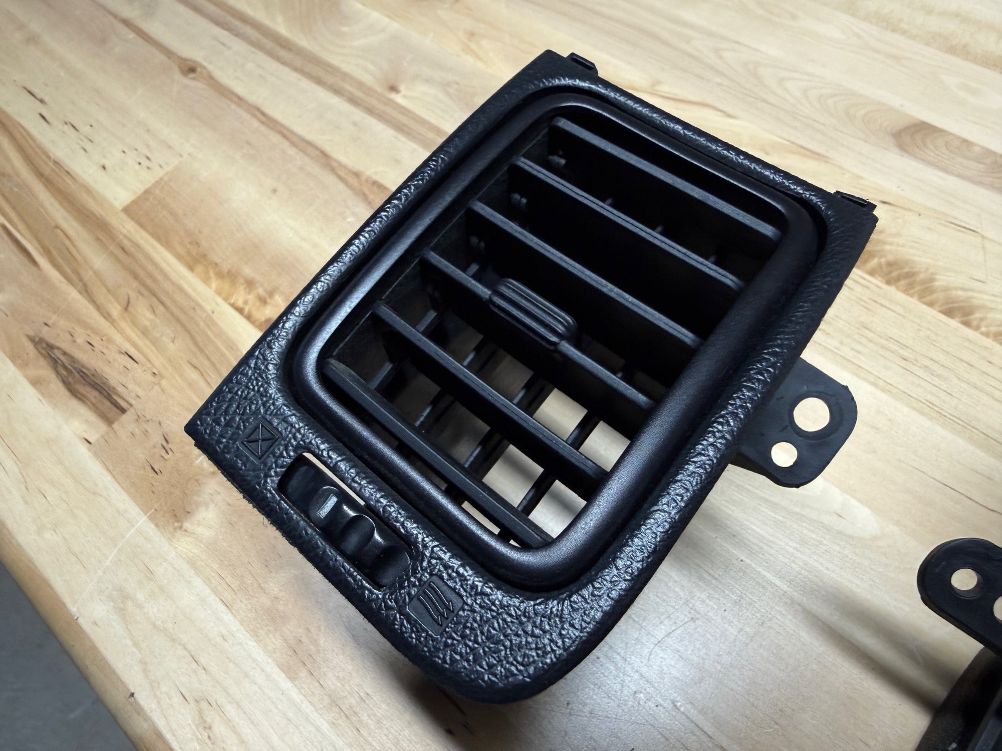 Toyota Supra MK4 interior passenger side dash vents 55670-14100-C0 & 55680-14050-C0